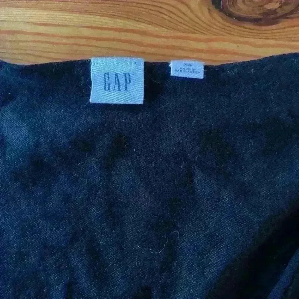 Gap V neck Black Sweater - Picture 7 of 9